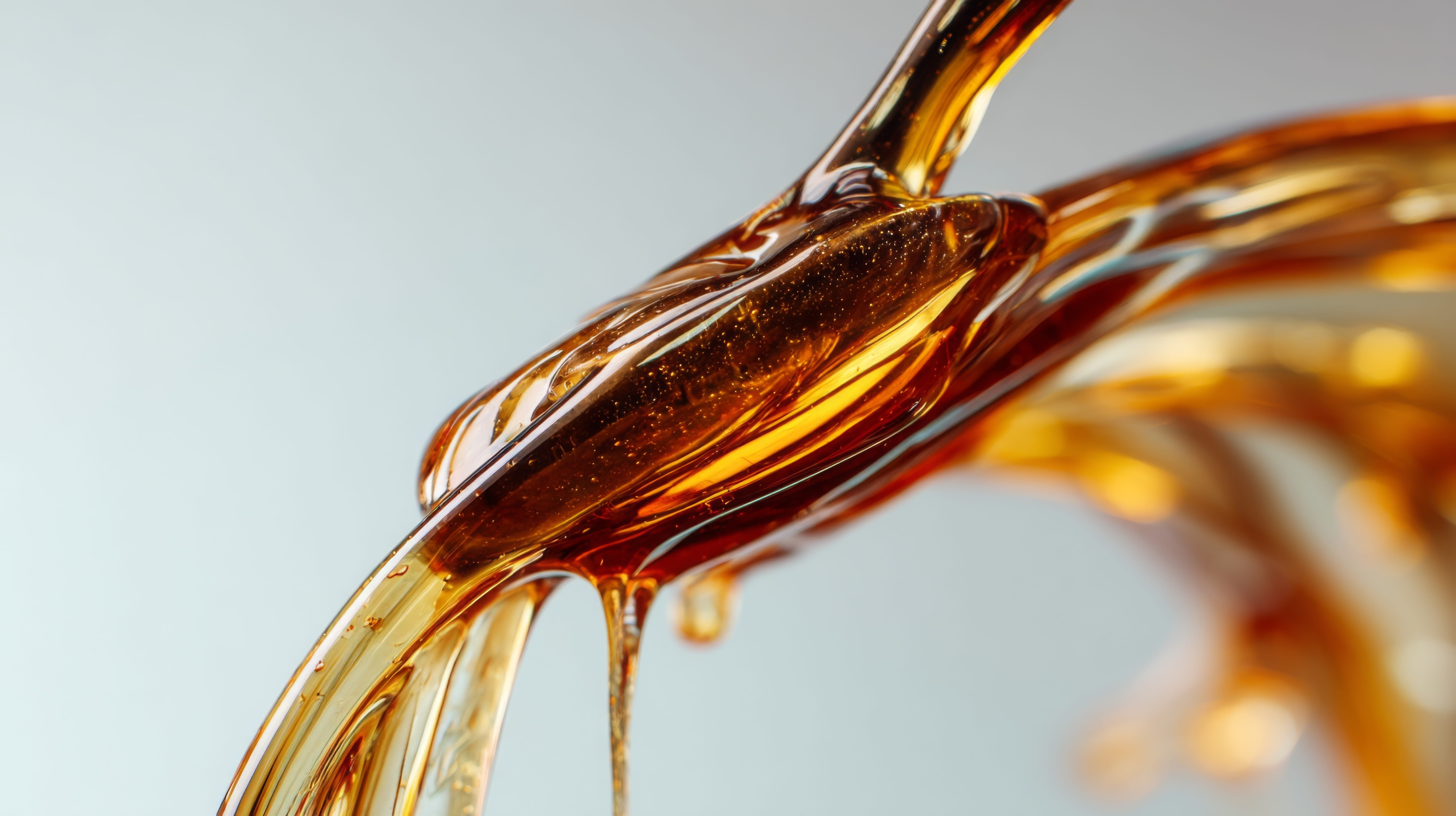 AdobeStock_2022934820 amber resin adhesive